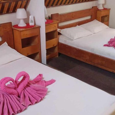 Hostel Intim 95 Ron Bîrlad Eksteriør bilde